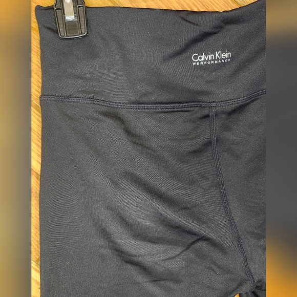 Calvin Klein Performance Wick Black Medium Leggings with White Floral Design - Picture 6 of 11